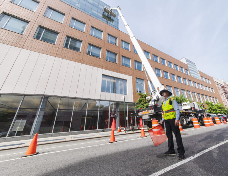 The Secret Life of High-Rise Window Cleaners: A Behind-the-Scenes Look at This Thrilling Job